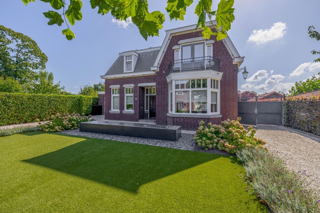 Property photo 2 of 42