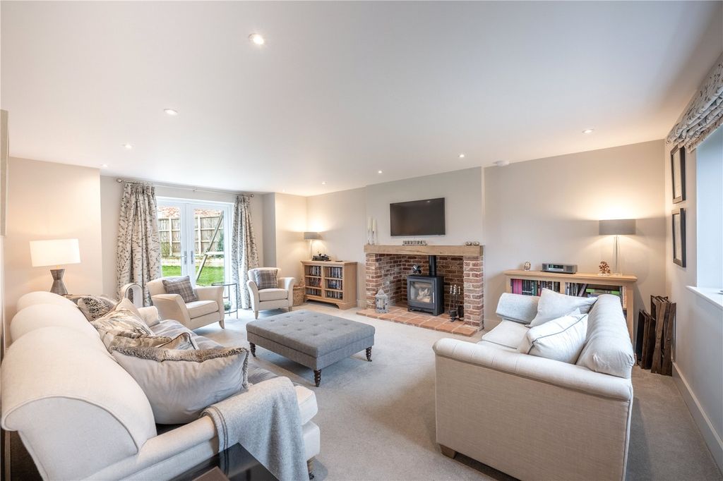 Property photo 2 of 43 Picture No. 77