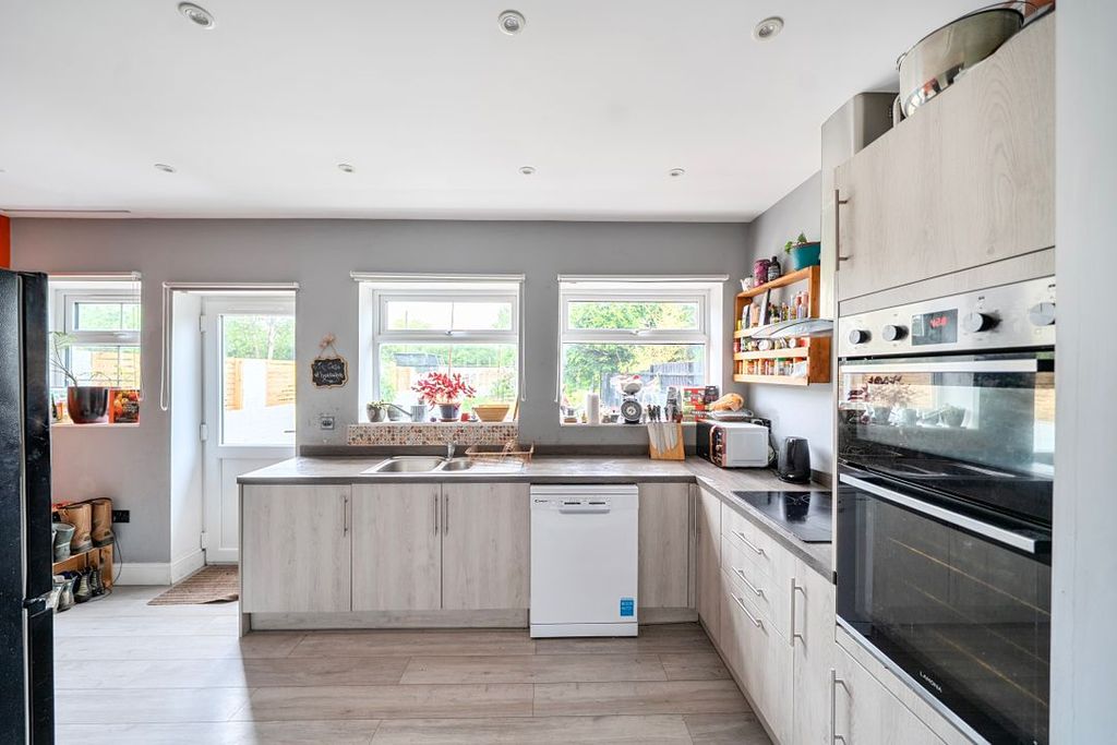 Property photo 2 of 11 1471791106A268F34E539A
