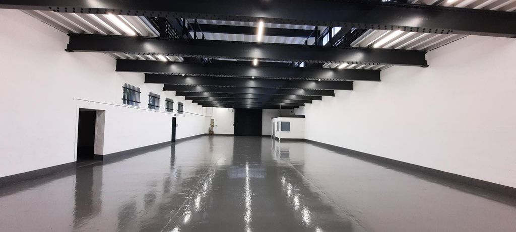 Property photo 3 of 5 Interior To Roller Shutter Door.Jpg