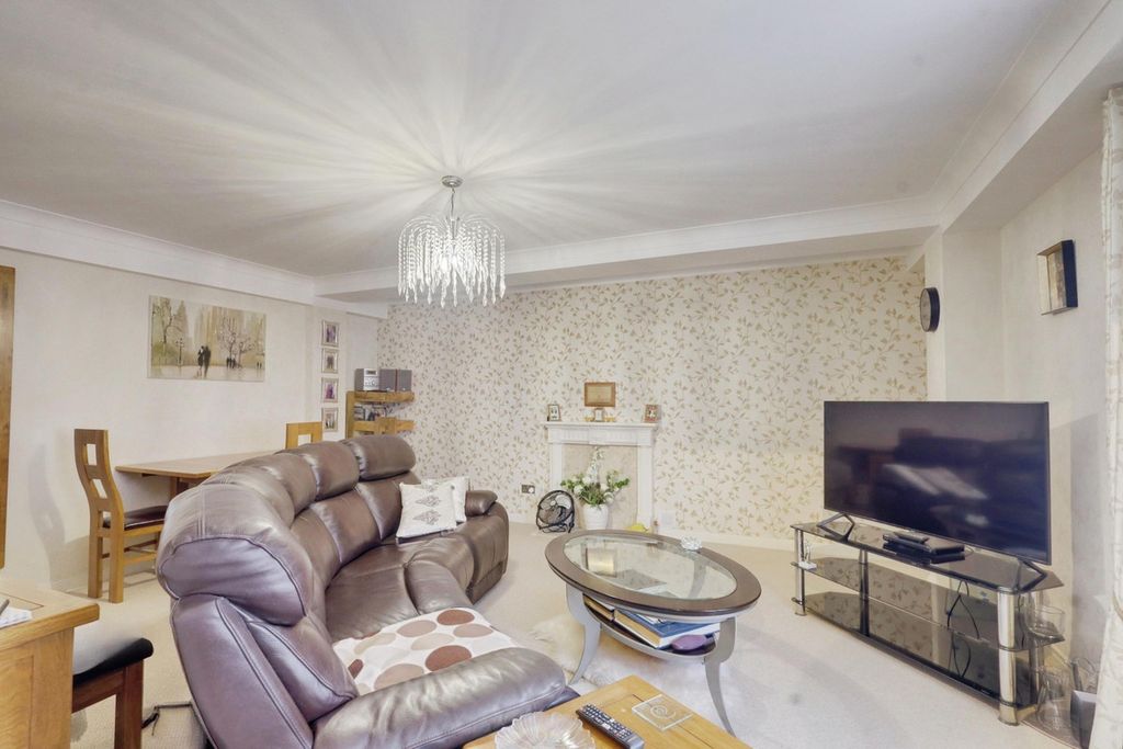 Property photo 3 of 21