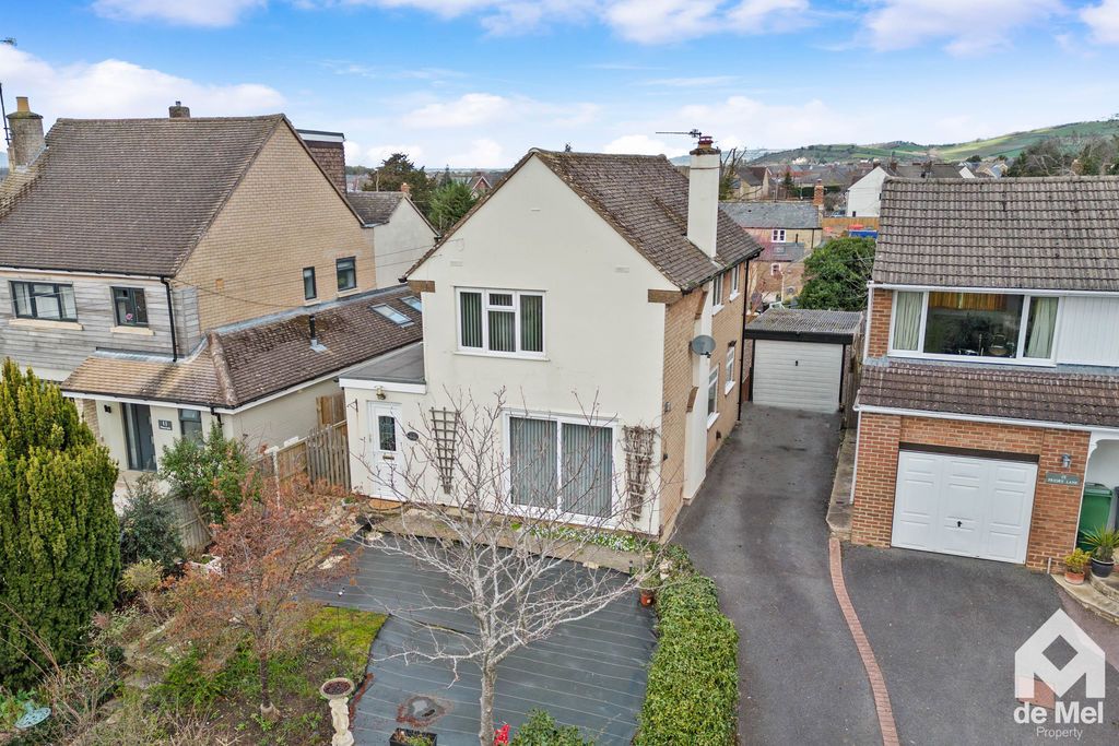 Property photo 1 of 17 Photo 1