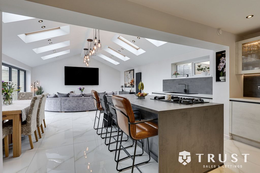 Property photo 1 of 42