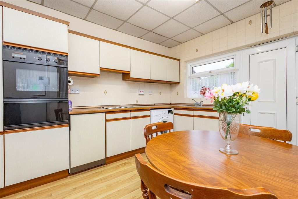 Property photo 3 of 15 Kitchen/Diner