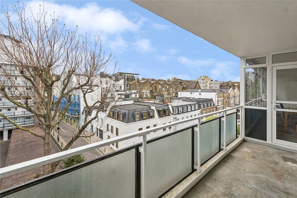 Property photo 3 of 16 Sw Facing Balcony