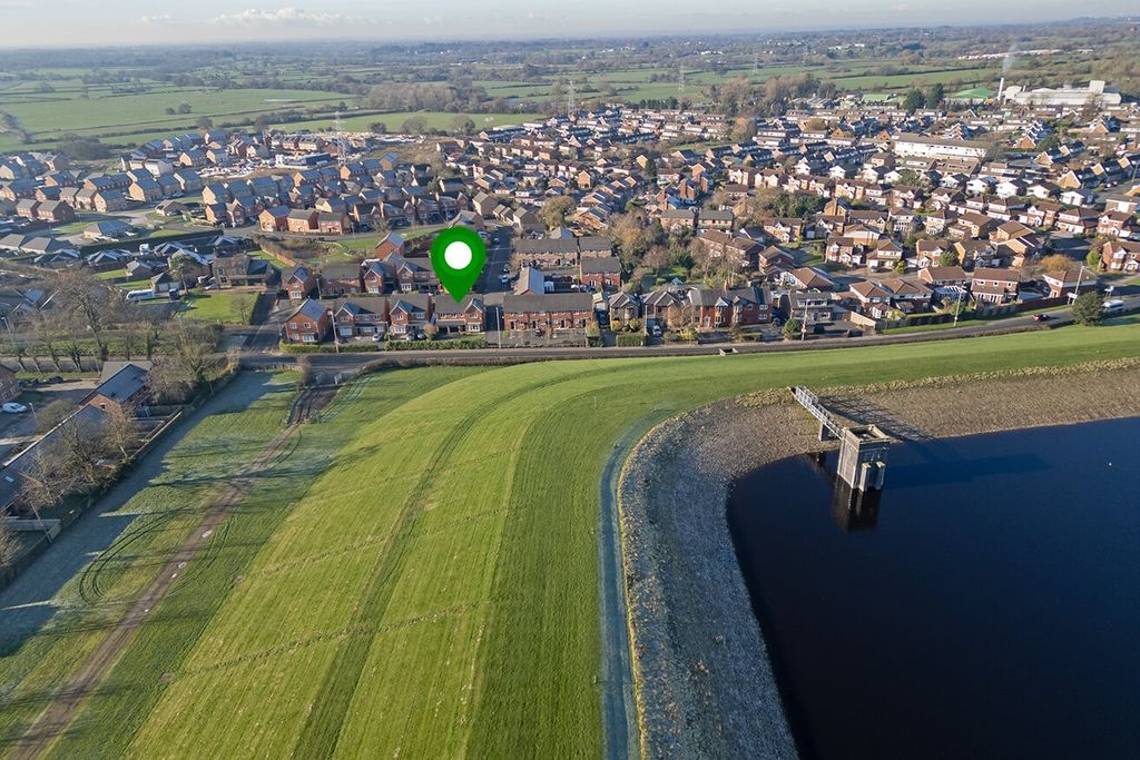 Property photo 3 of 30 4681436