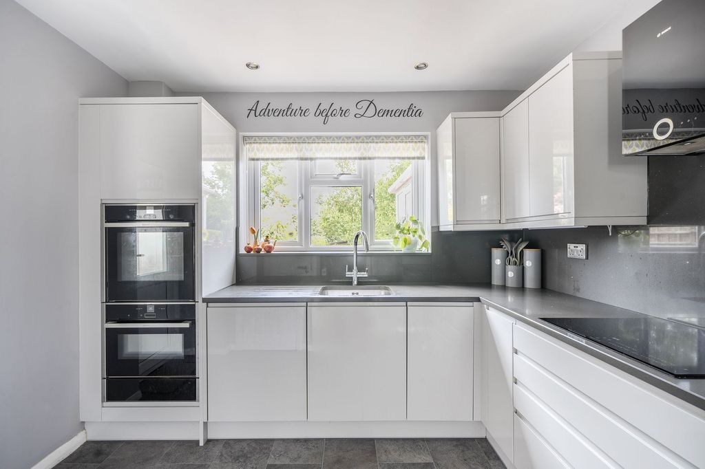 Property photo 3 of 22