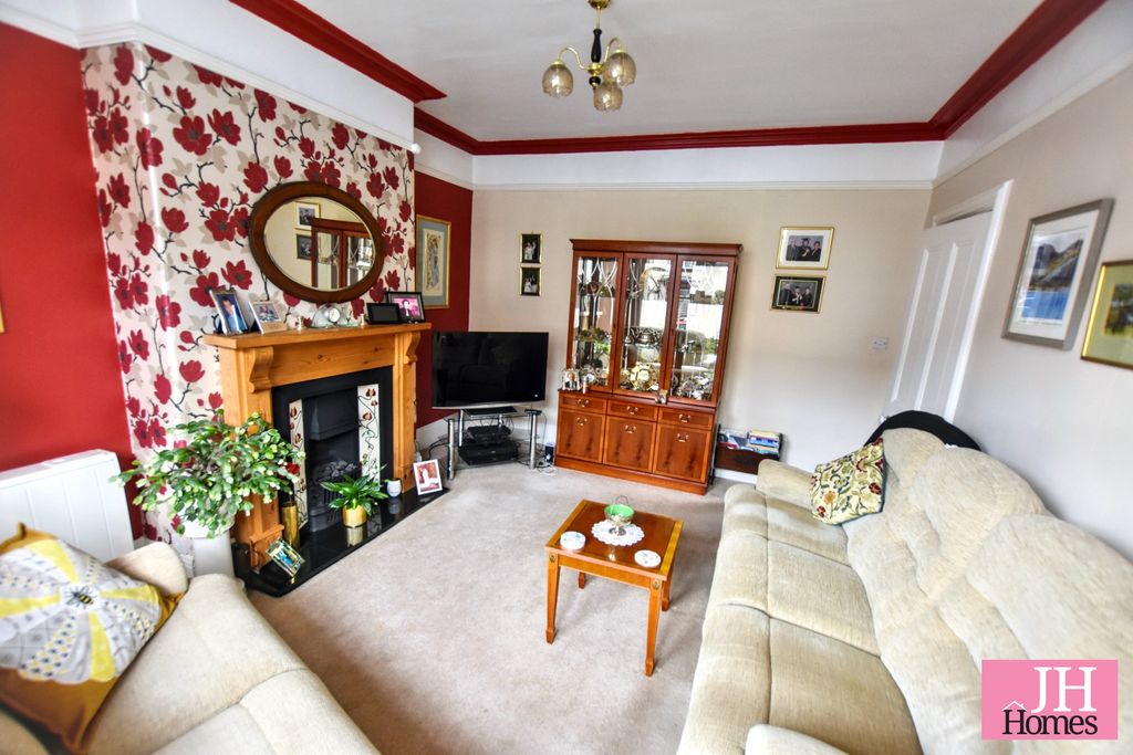 Property photo 2 of 21