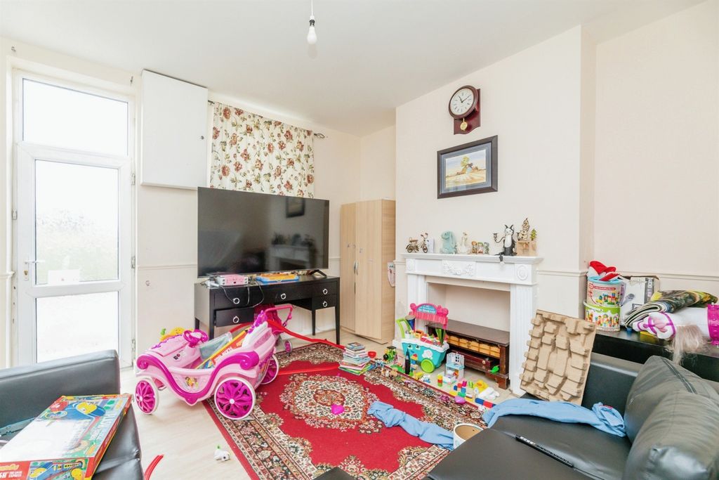 Property photo 2 of 11
