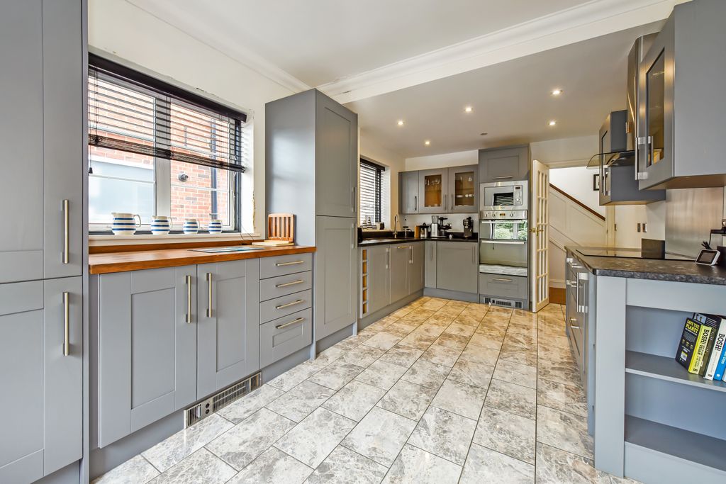 Property photo 3 of 13