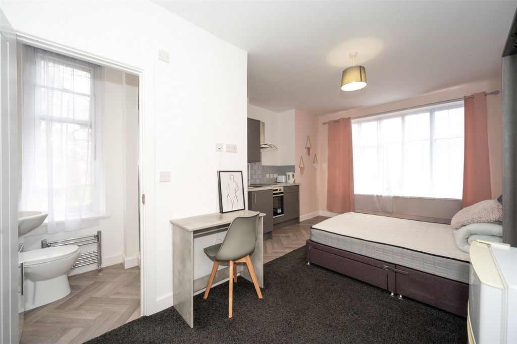 Property photo 3 of 12 Bedroom - En-Suite