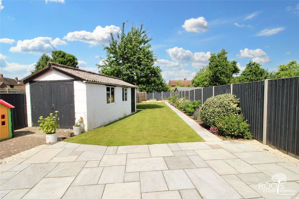 Property photo 2 of 20 Landscaped Garden