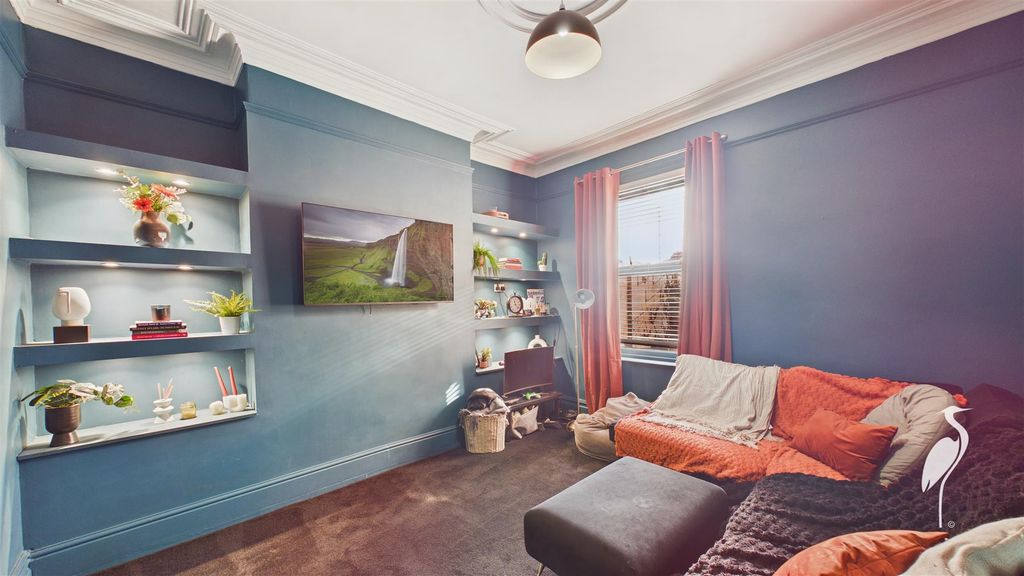 Property photo 2 of 28 Lounge