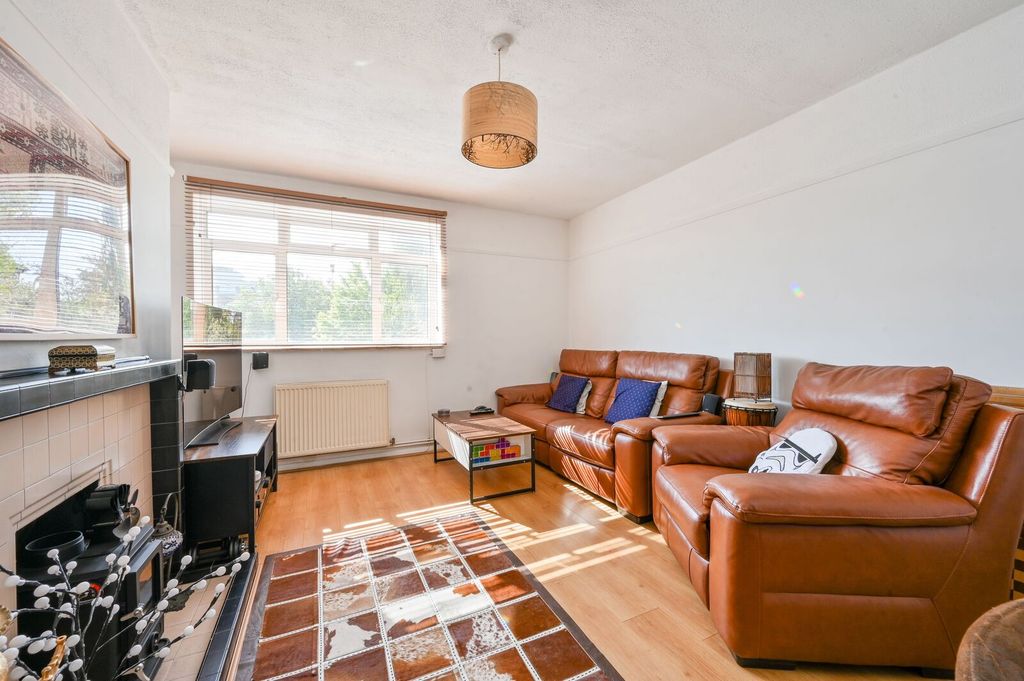 Property photo 2 of 6
