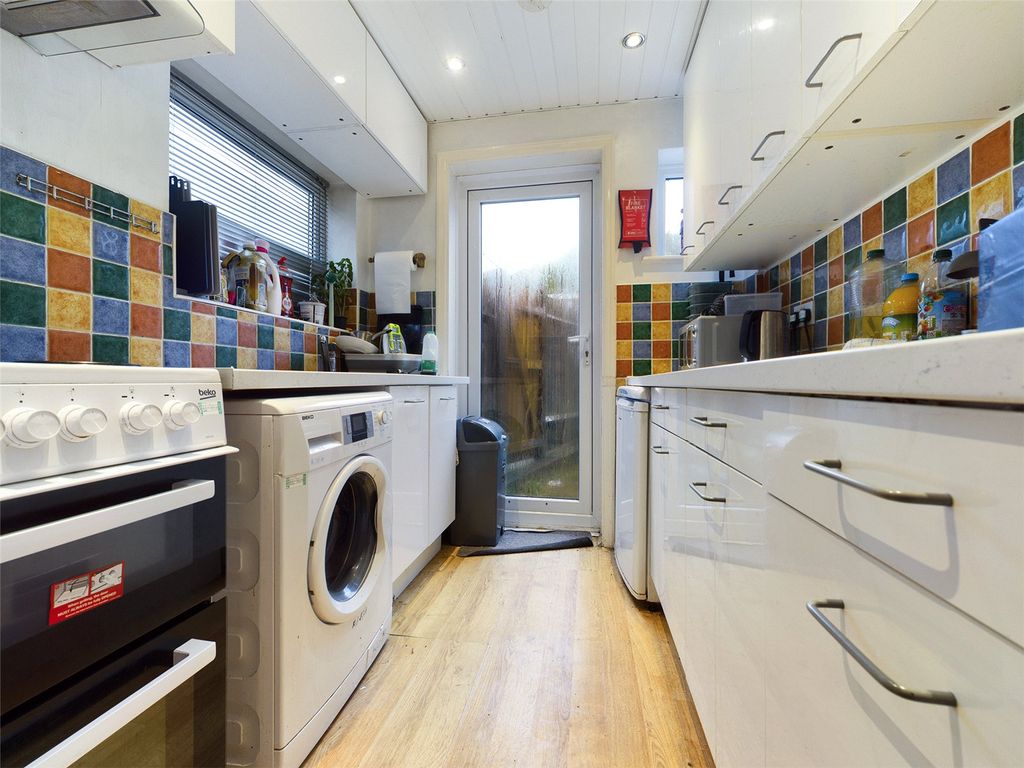 Property photo 1 of 17 Kitchen