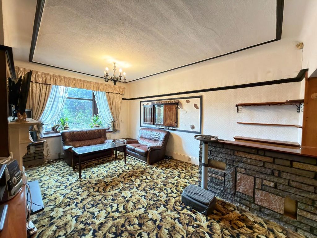 Property photo 3 of 33