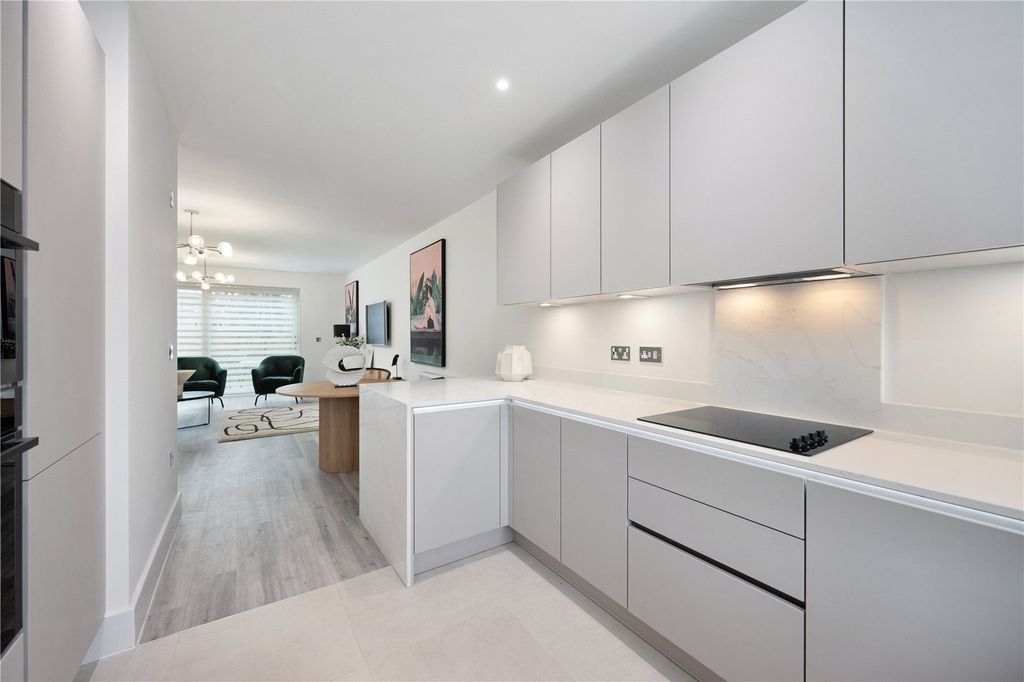 Property photo 3 of 21 Kitchen