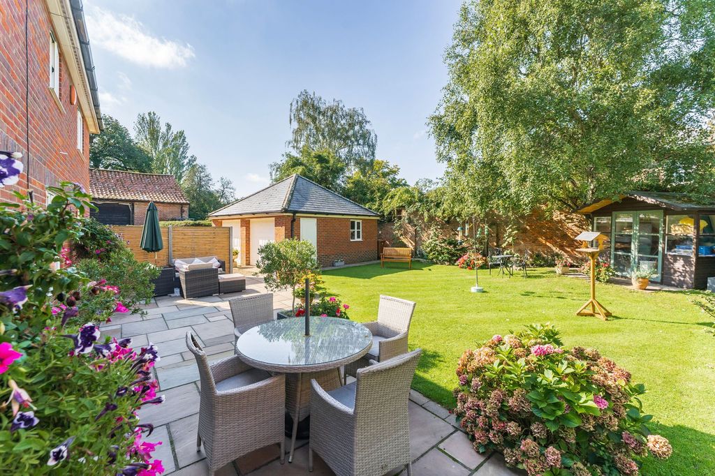 Property photo 2 of 21