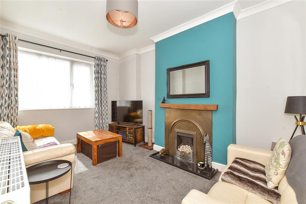 Property photo 3 of 6 Lounge