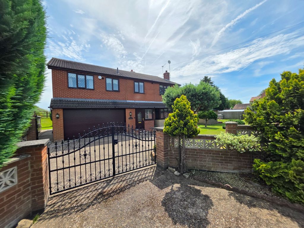 Property photo 2 of 31