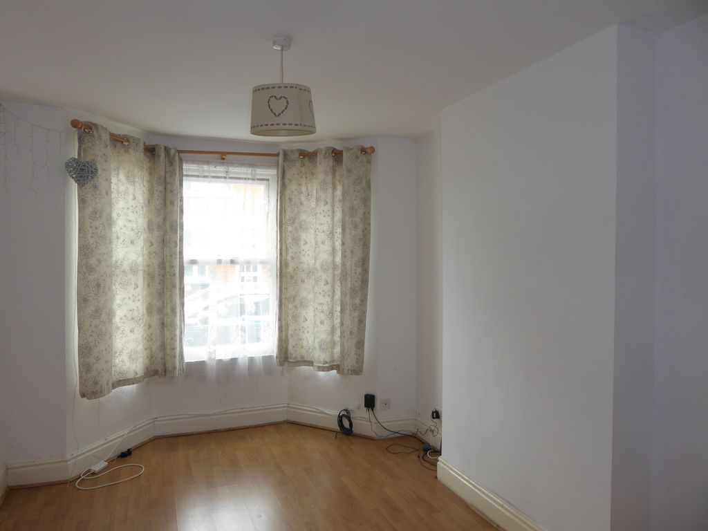 Property photo 2 of 8 Lounge