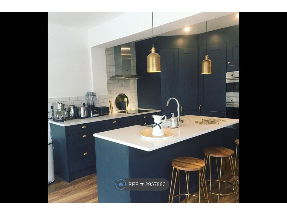Property photo 3 of 27 Kitchen Island