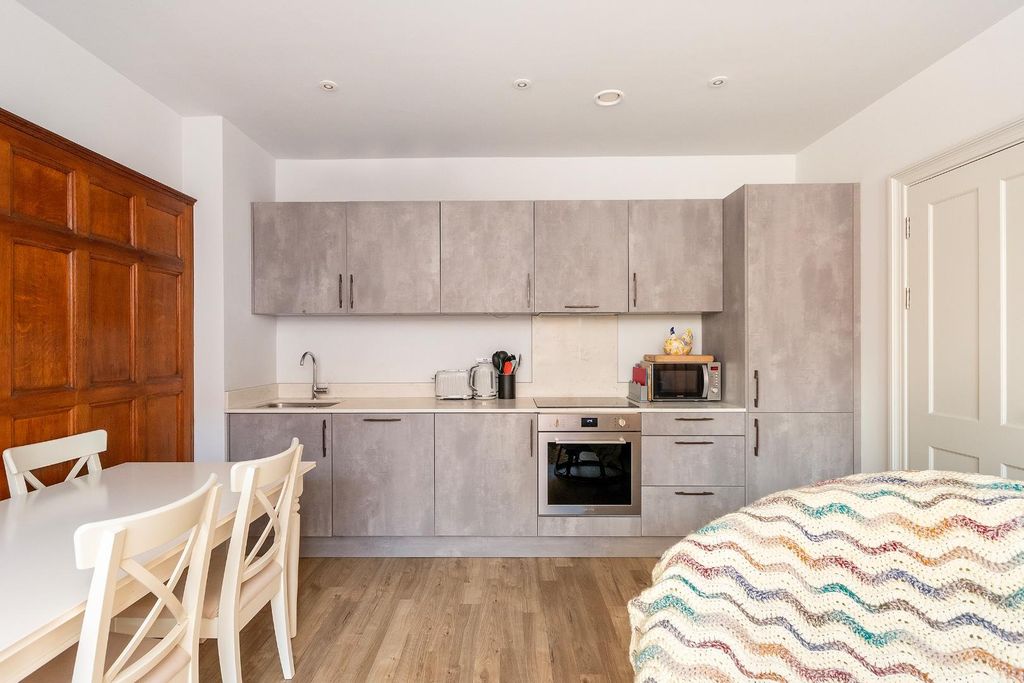 Property photo 3 of 30 2R0Hbr - Living Room D.Jpg