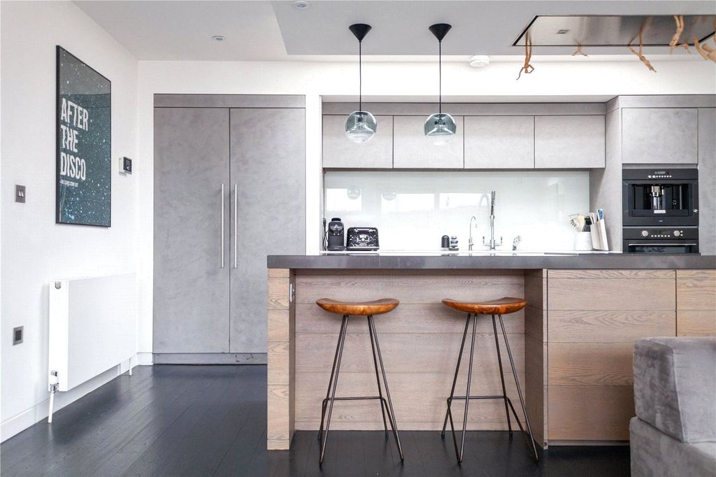 Property photo 2 of 23 Kitchen