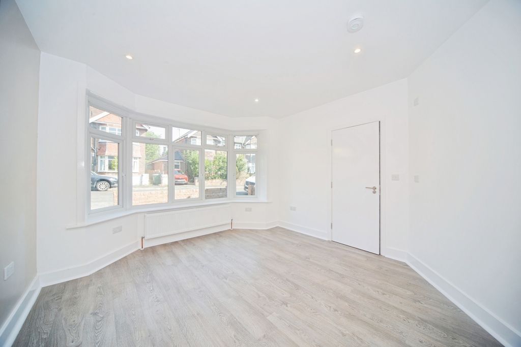 Property photo 3 of 18 Pbox-Img.Jpg