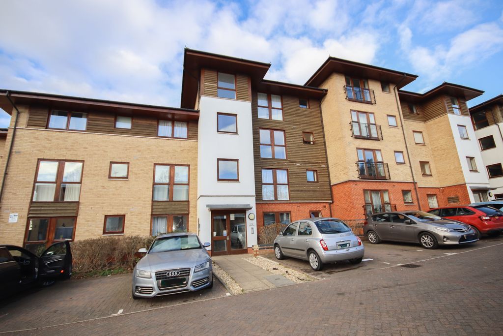 Property photo 1 of 10 A Well-Presented Two-Bedroom Ground Floor Flat Located In Maidstone