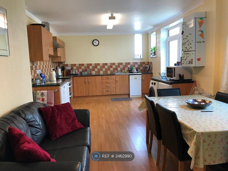 Property photo 1 of 26 Kitchen And Communal Area