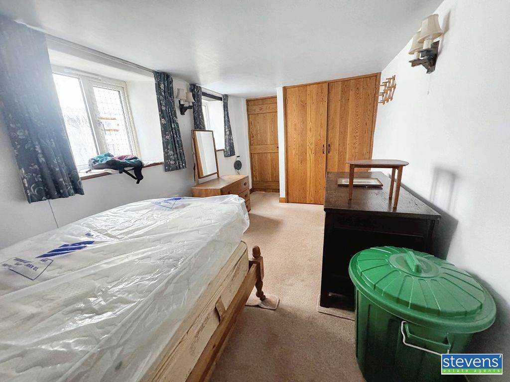 Property photo 3 of 11 Image00005