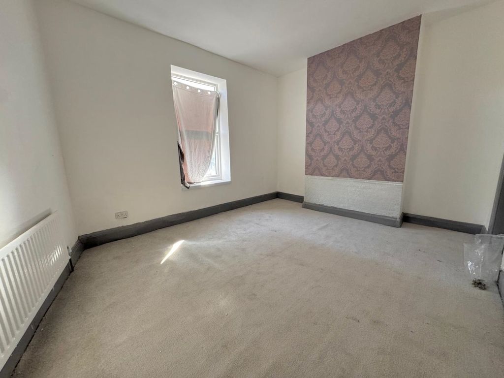 Property photo 2 of 14 57c4778d-9E7F-46E8-ba05-43F191835822