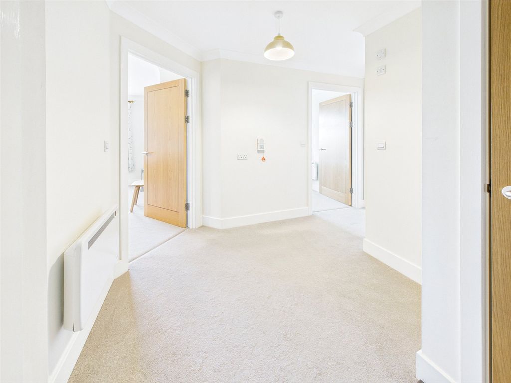 Property photo 3 of 19 Picture No. 02