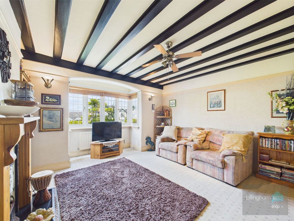 Property photo 2 of 28