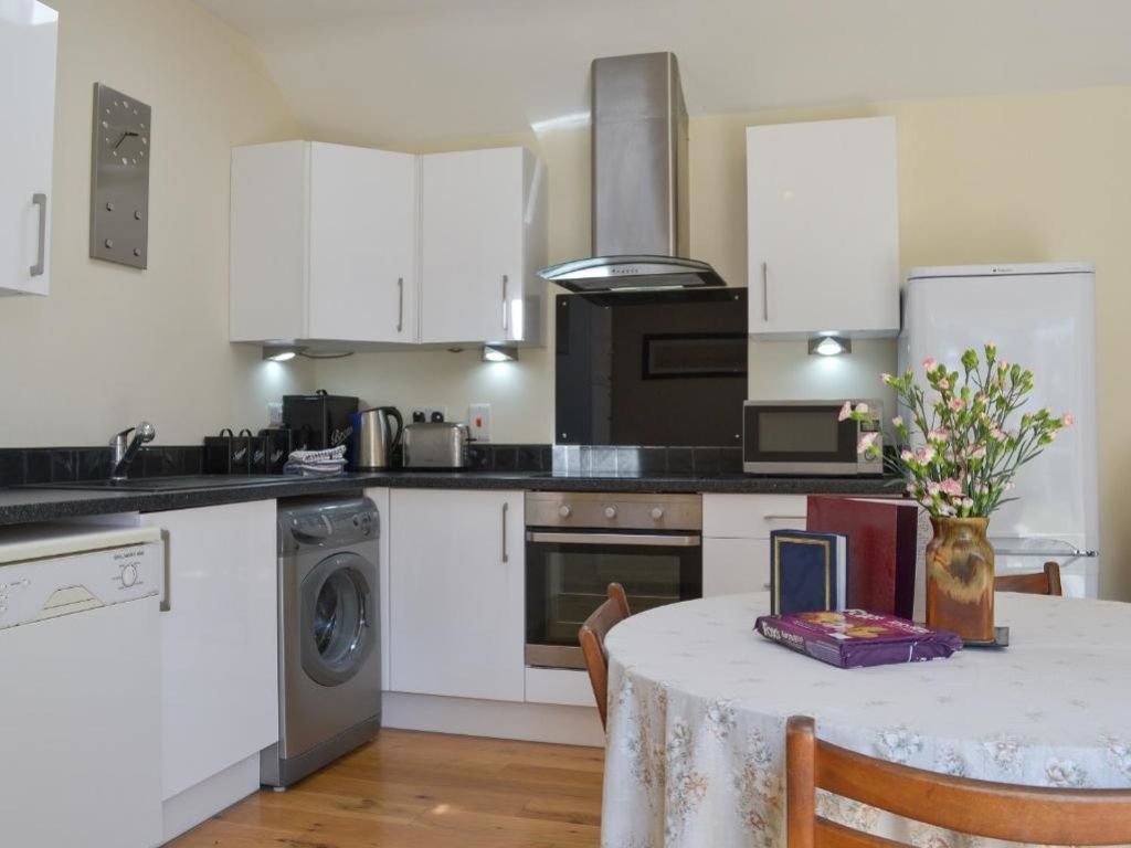 Property photo 3 of 9 714390529