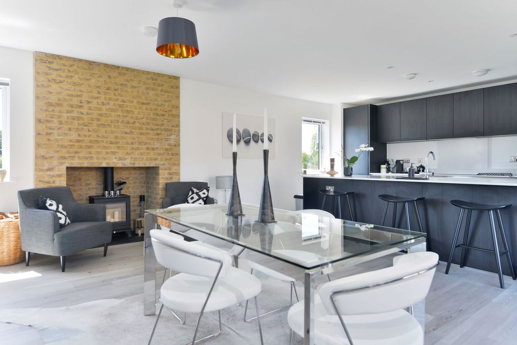 Property photo 2 of 22