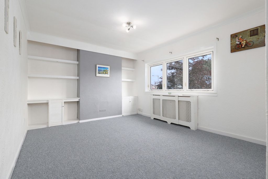 Property photo 2 of 27