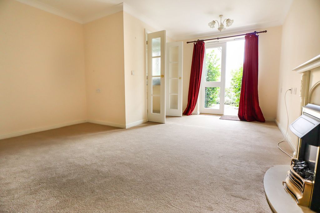 Property photo 3 of 12