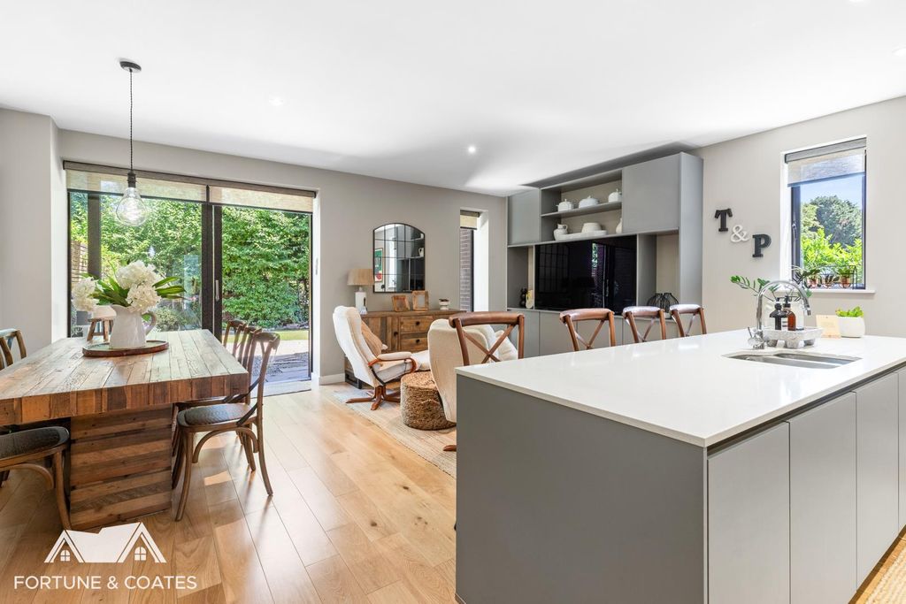 Property photo 3 of 32 Hastingwood_9.Jpg
