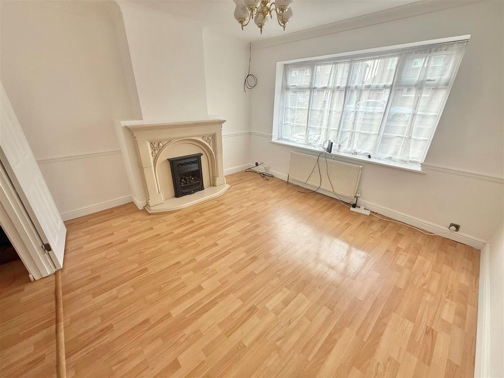 Property photo 2 of 11 Living Room