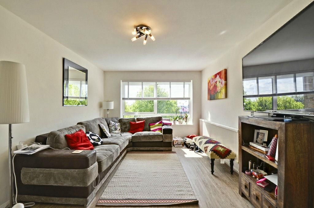 Property photo 3 of 11 16052-_Jwv1913-_Jwv1915.Jpg