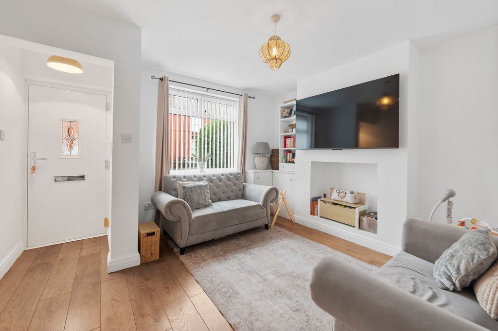 Property photo 2 of 33