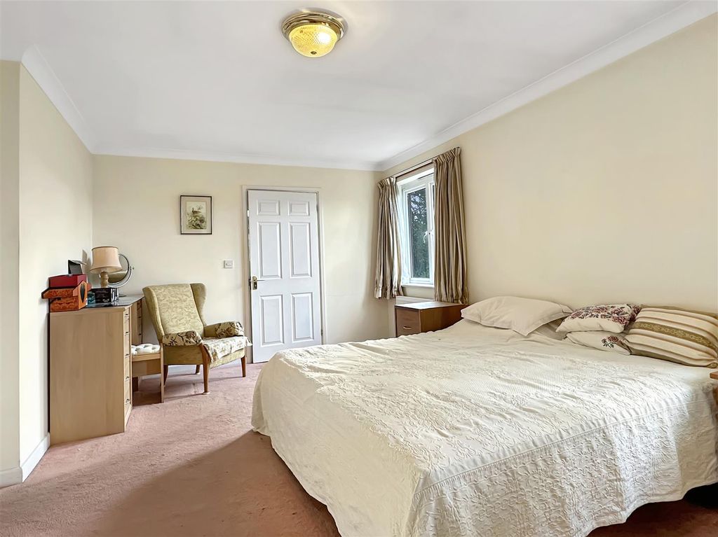 Property photo 3 of 17 Img (6).Jpg