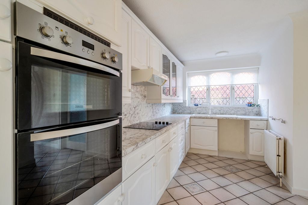 Property photo 3 of 23 Kitchen
