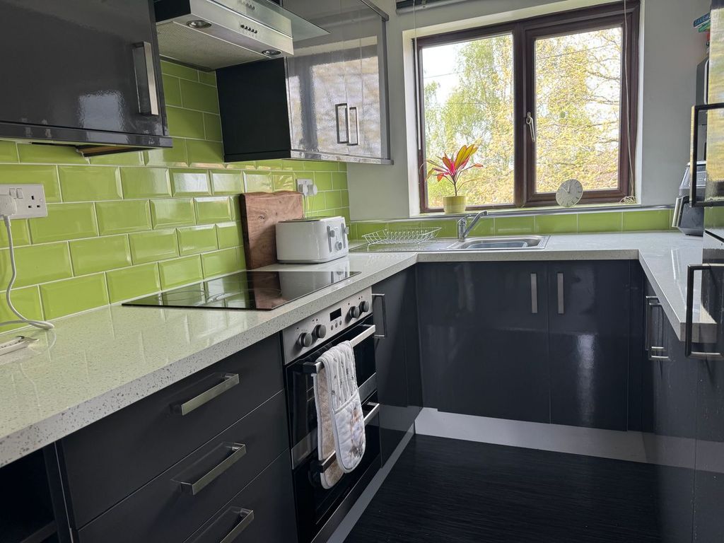 Property photo 3 of 9 Kitchen
