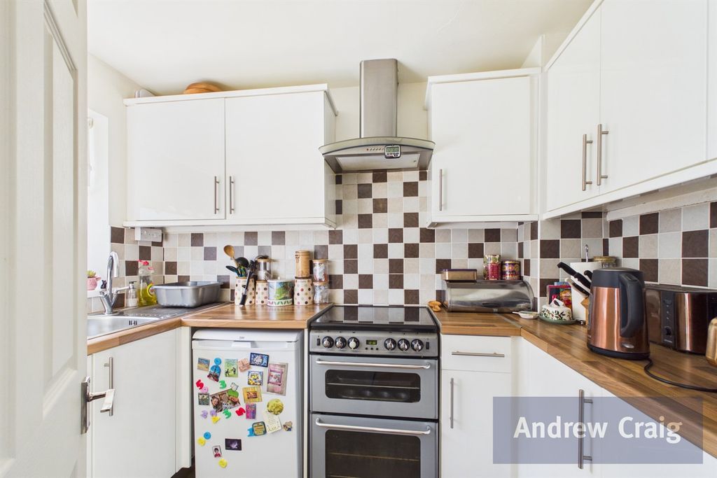 Property photo 3 of 12 Kitchen