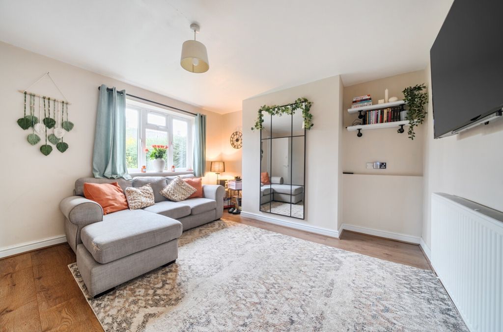 Property photo 2 of 10 1388563-6-693828454A4Be