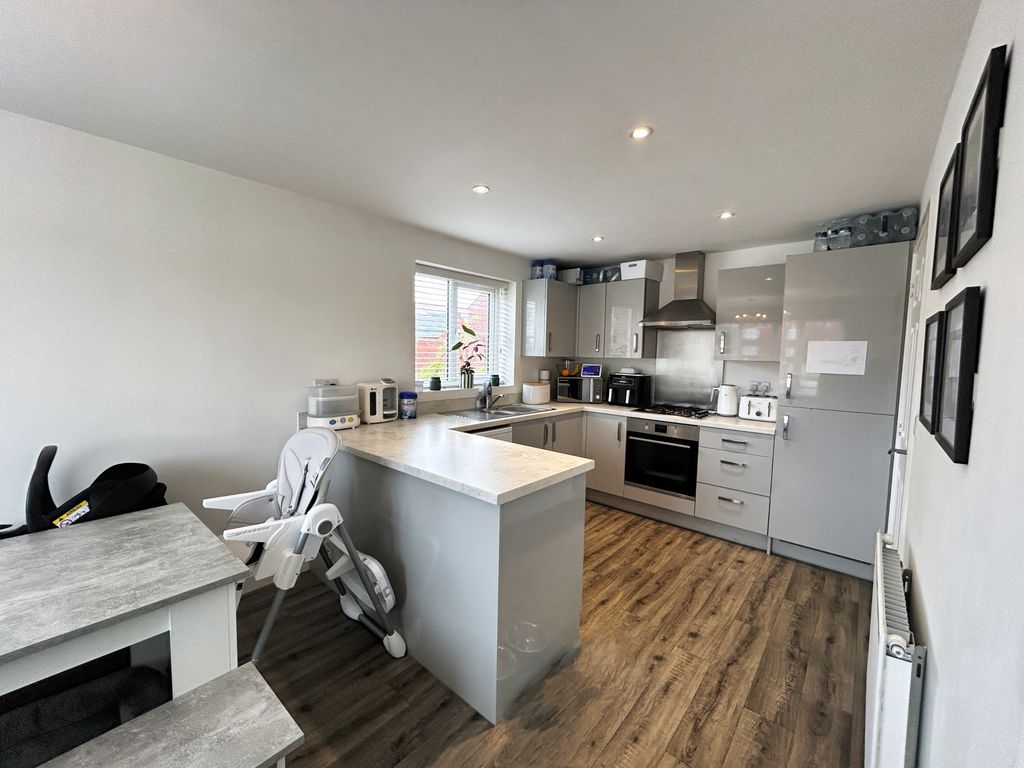 Property photo 3 of 19 1B2DC223-Accf-48D5-B19D-E1452516D6A2.Jpg