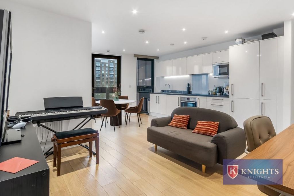 Property photo 2 of 22